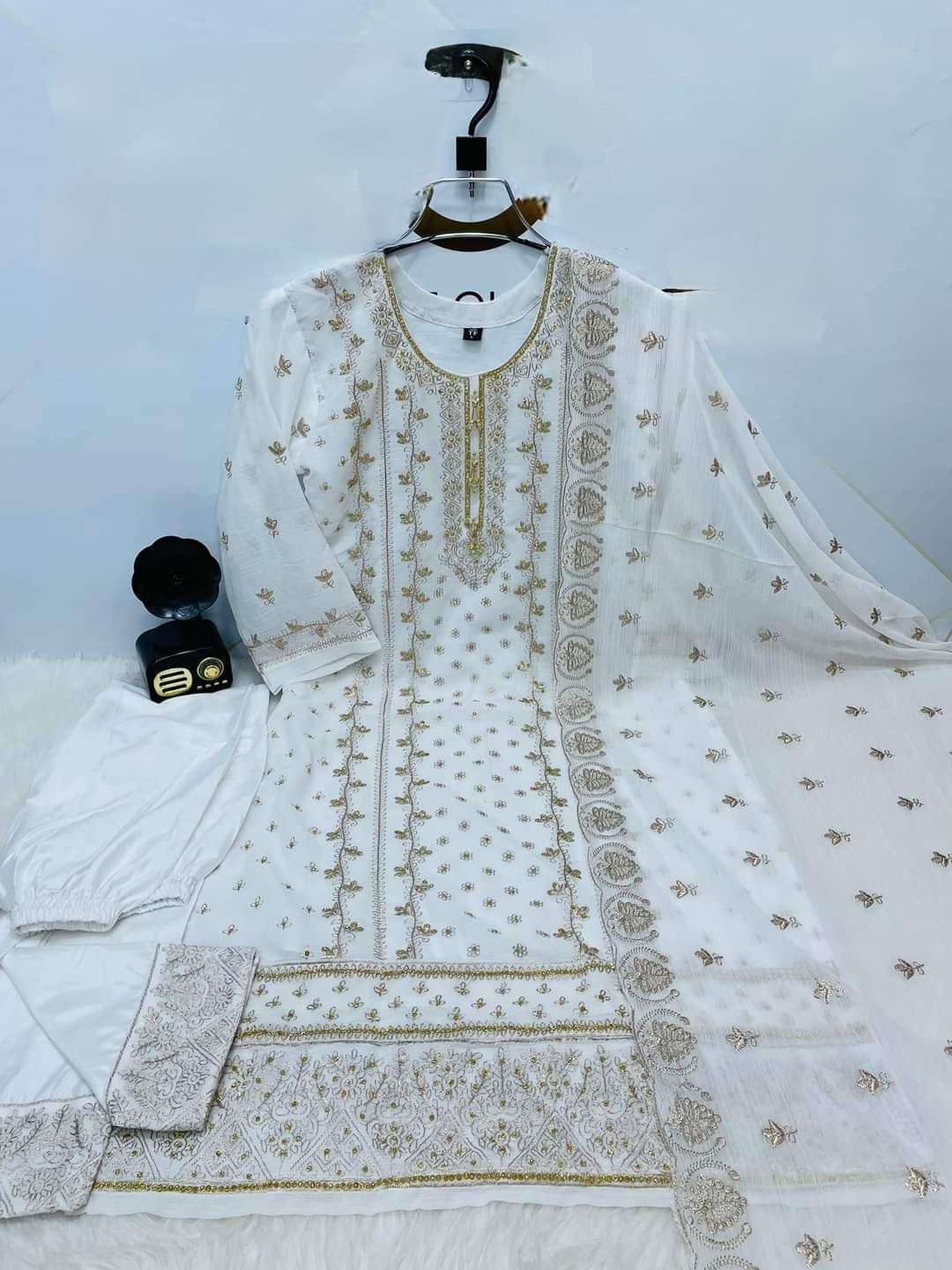 Indian readymade nayra cut 4pis